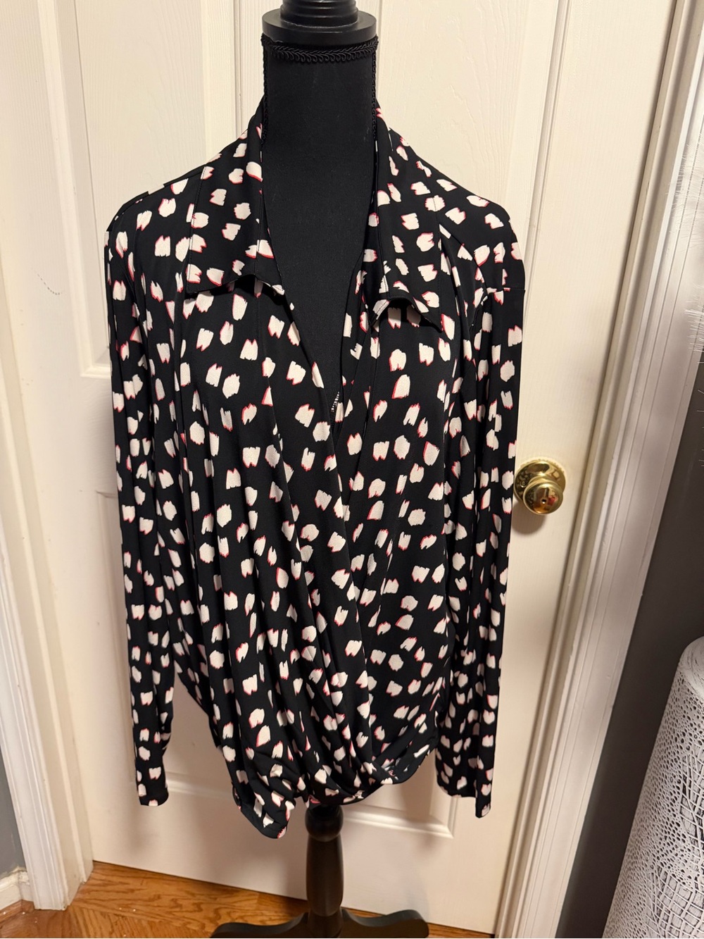 Lane Bryant NWT Abstract Faux Wrap Collared Top 30/32
